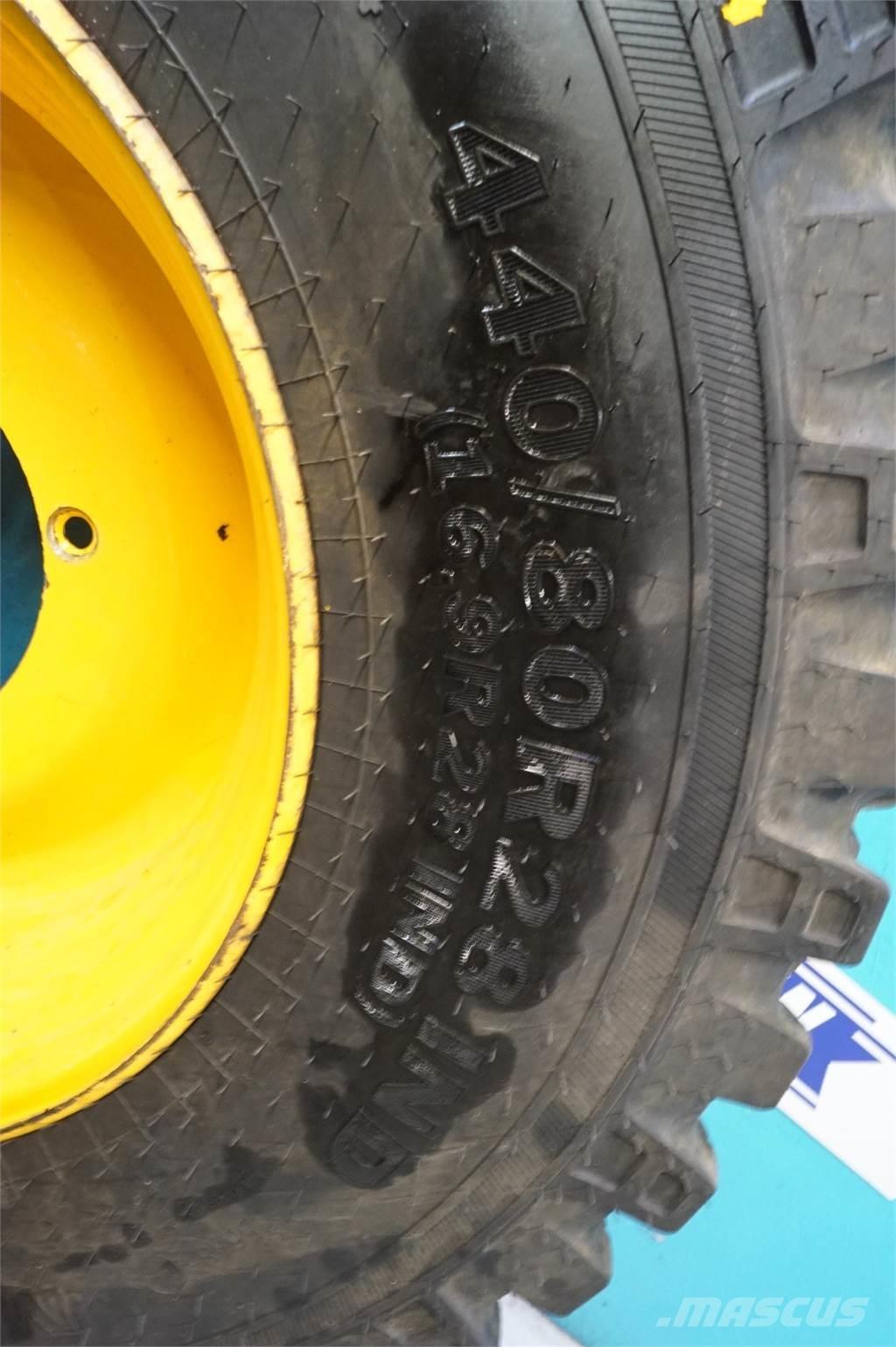  28 440/80R28 Rehvid, rattad ja veljed