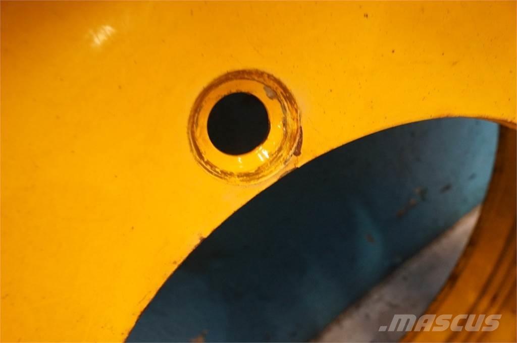 28 440/80R28 Rehvid, rattad ja veljed
