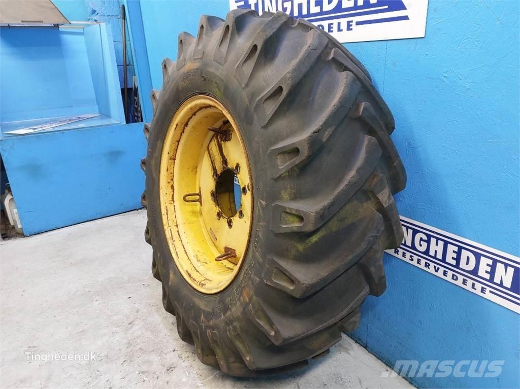  30 18.4-30 Rehvid, rattad ja veljed