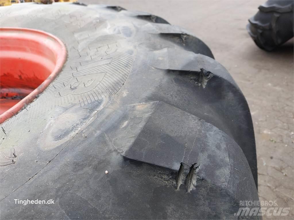 32 1050/50 R32 Rehvid, rattad ja veljed