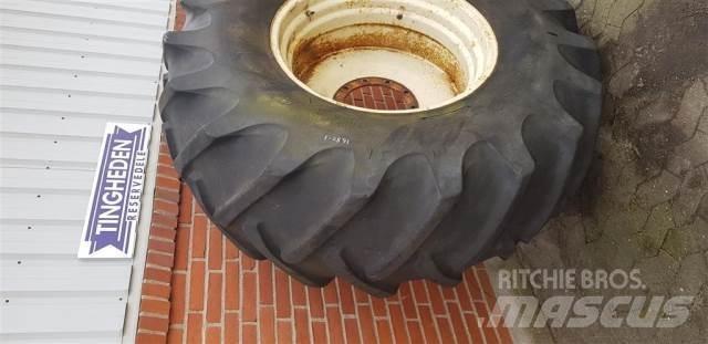  32 24.5-32 Rehvid, rattad ja veljed