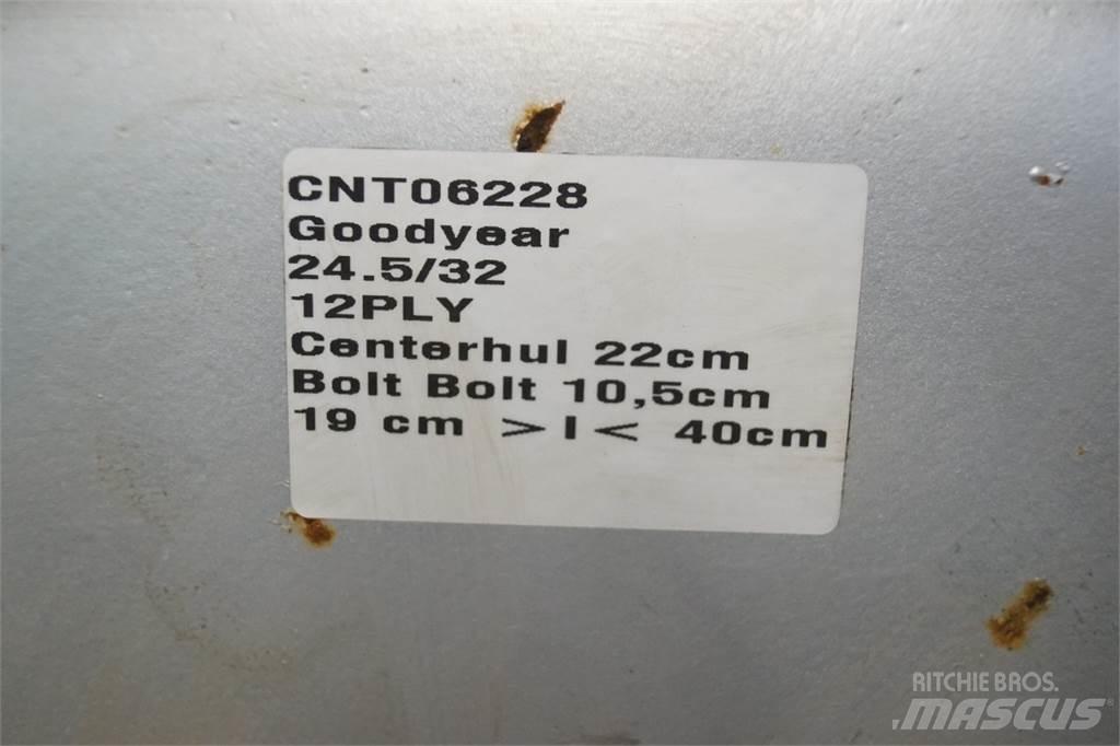  32 24.5-32 Rehvid, rattad ja veljed