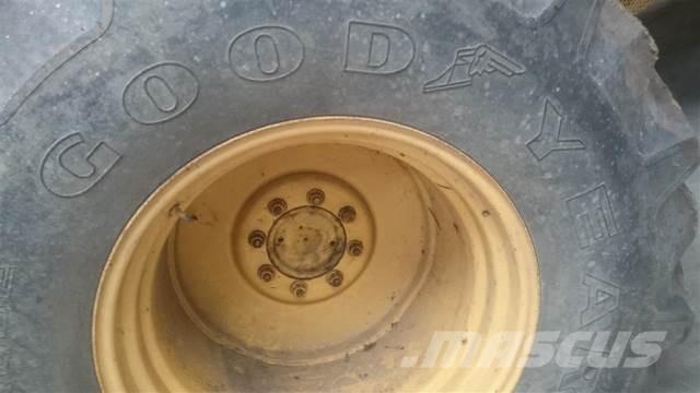  32 30,5L-32 Rehvid, rattad ja veljed