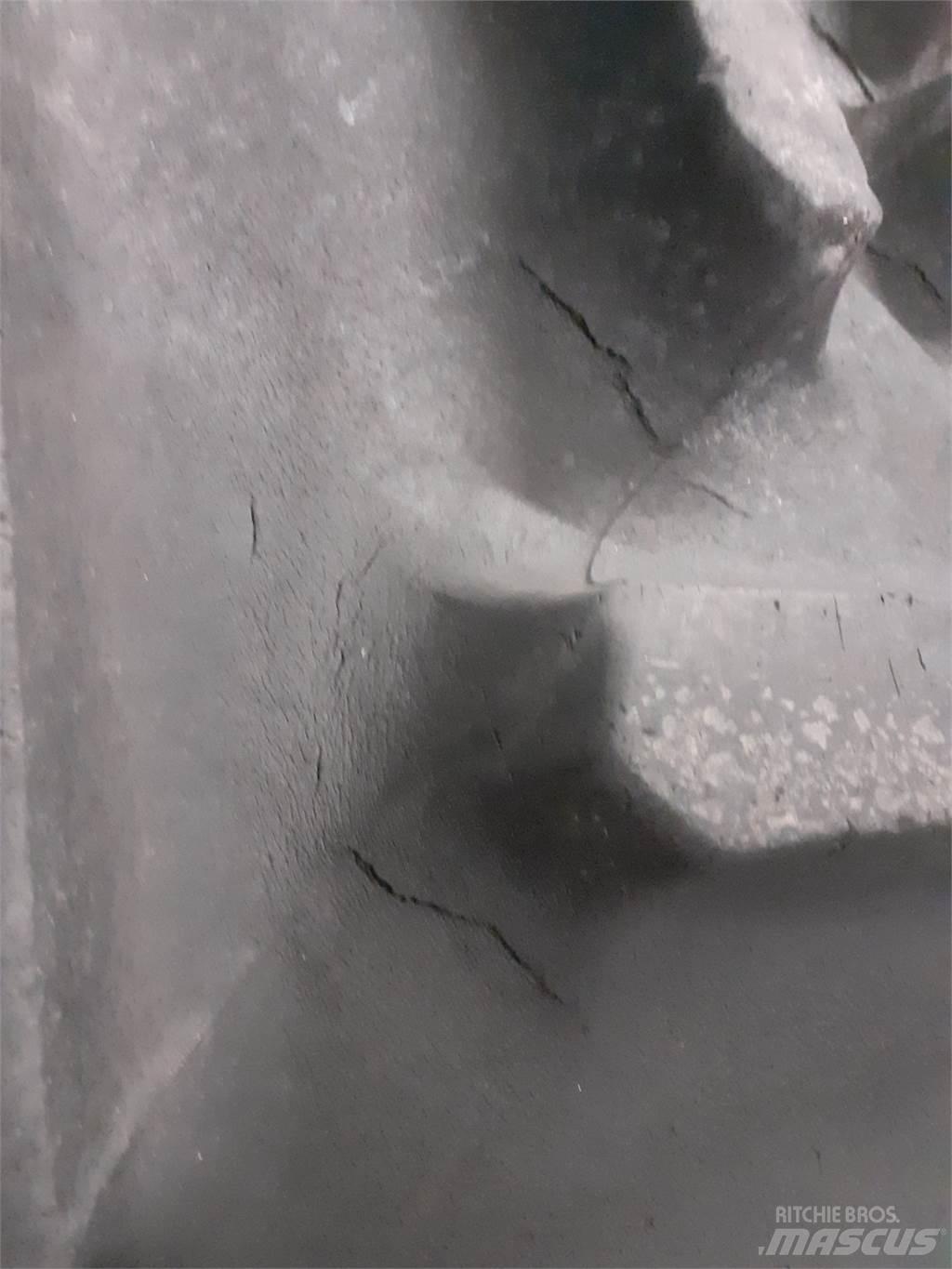  32 800/65R32 Rehvid, rattad ja veljed
