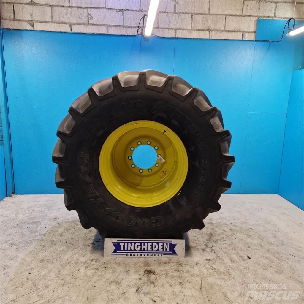  32 900/55 R32 Rehvid, rattad ja veljed