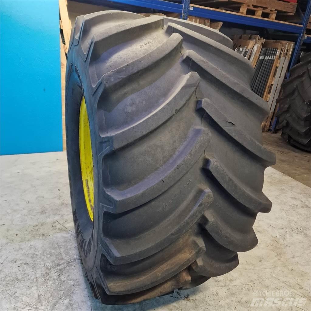  32 900/55 R32 Rehvid, rattad ja veljed