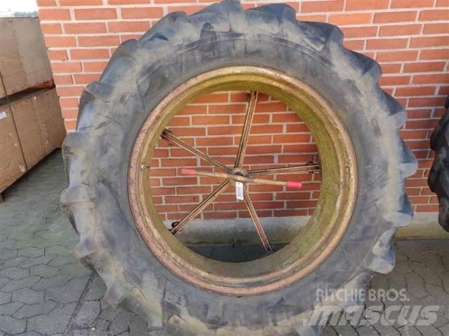  38 16.9R38 Rehvid, rattad ja veljed