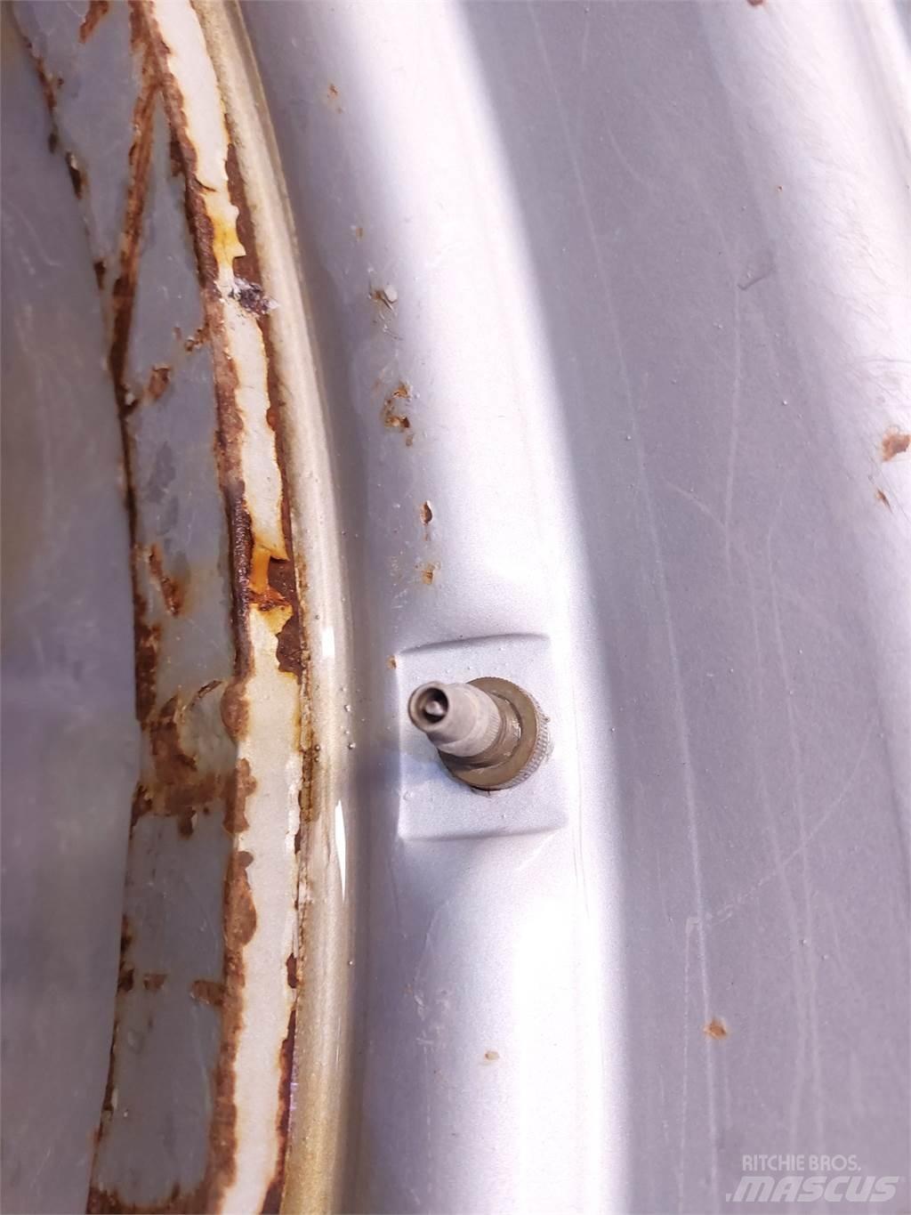  42 650/65 R42 Rehvid, rattad ja veljed