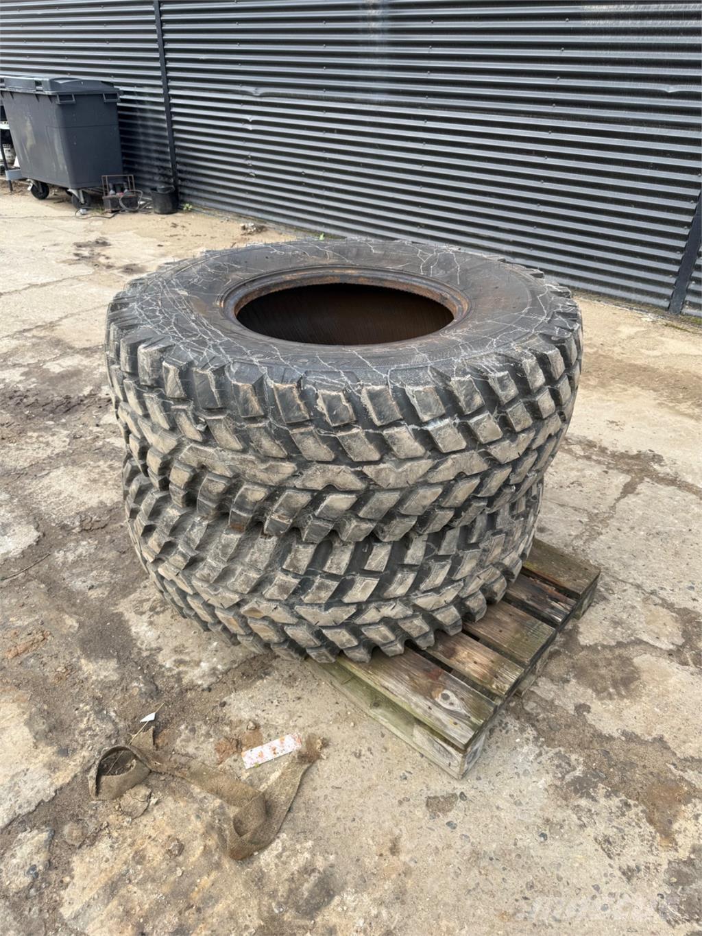  440/80-24 Rehvid, rattad ja veljed