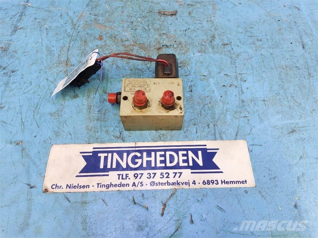 CASE 580 SLE Elektroonikaseadmed