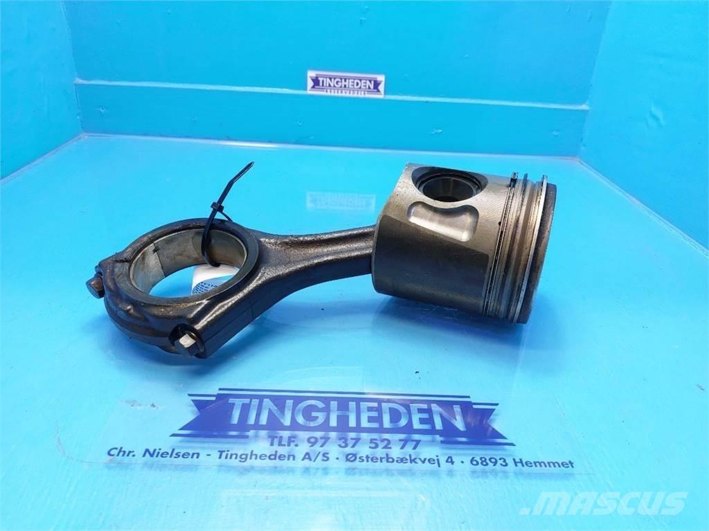 CASE 7010 Mootorid