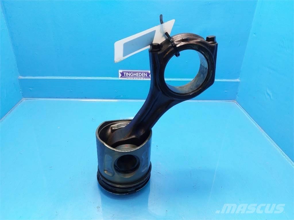 CASE 7010 Mootorid