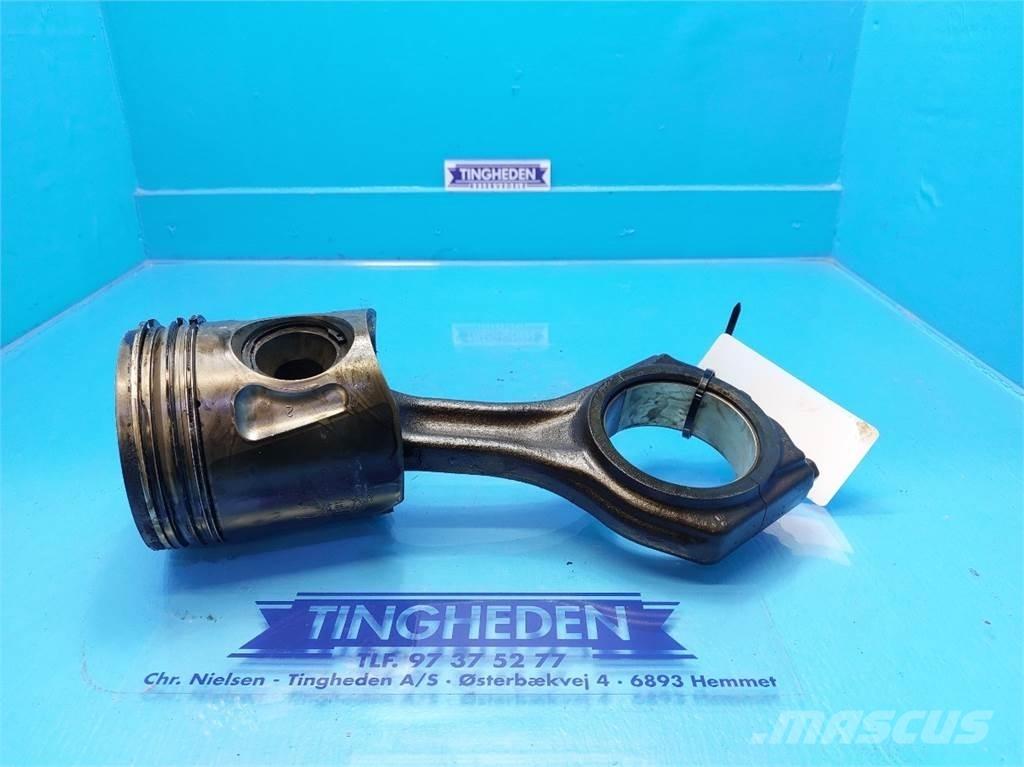 CASE 7010 Mootorid