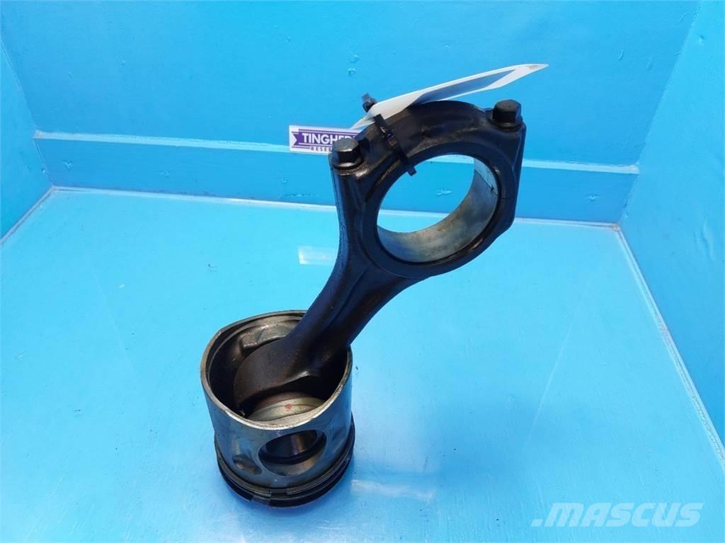 CASE 7010 Mootorid