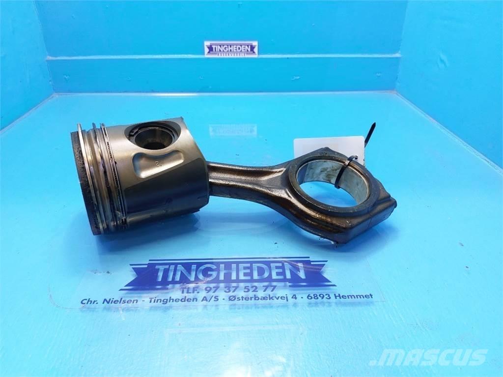 CASE 7010 Mootorid