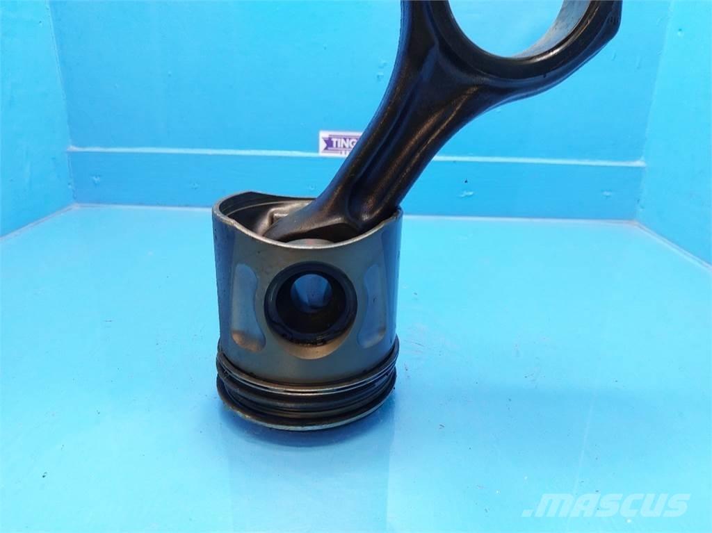 CASE 7010 Mootorid