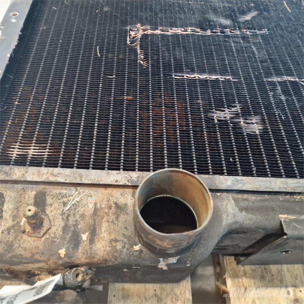 CASE 7130 Radiaatorid