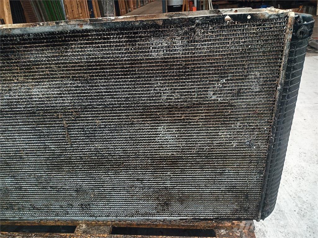 CASE 8010 Radiaatorid