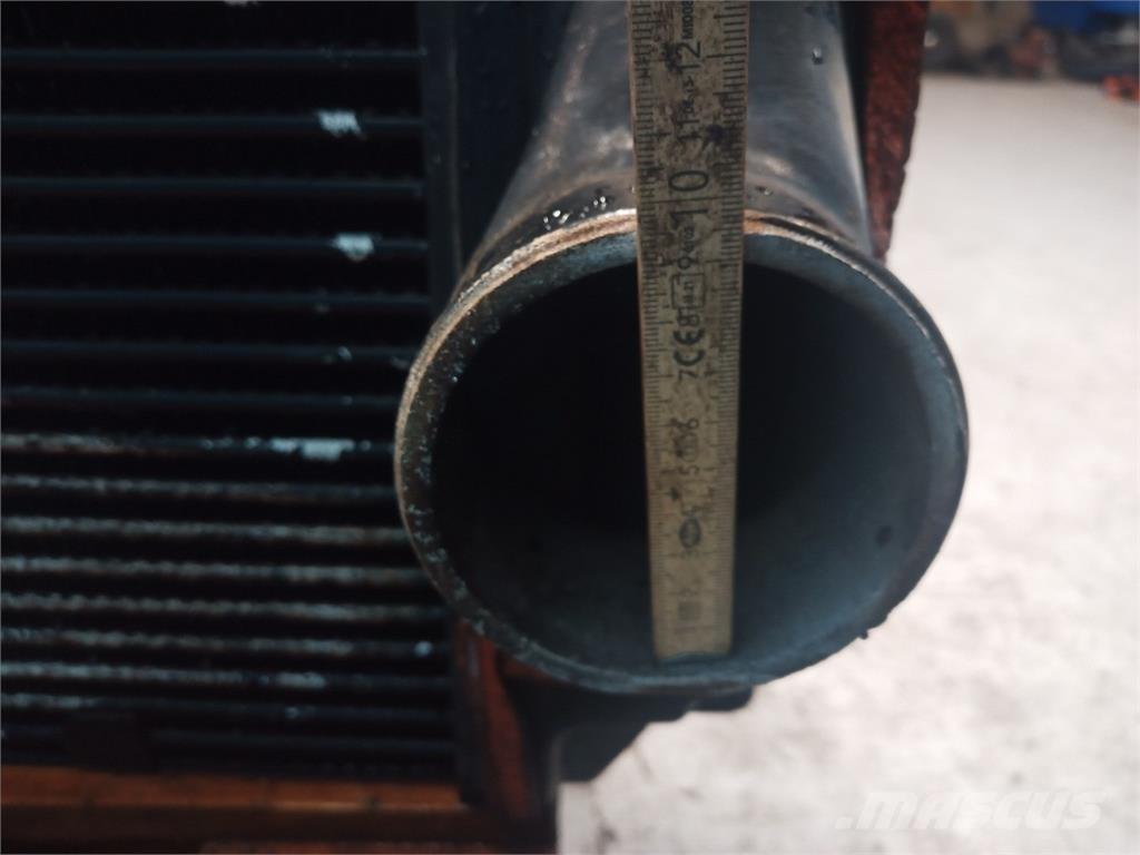 CASE 8010 Radiaatorid