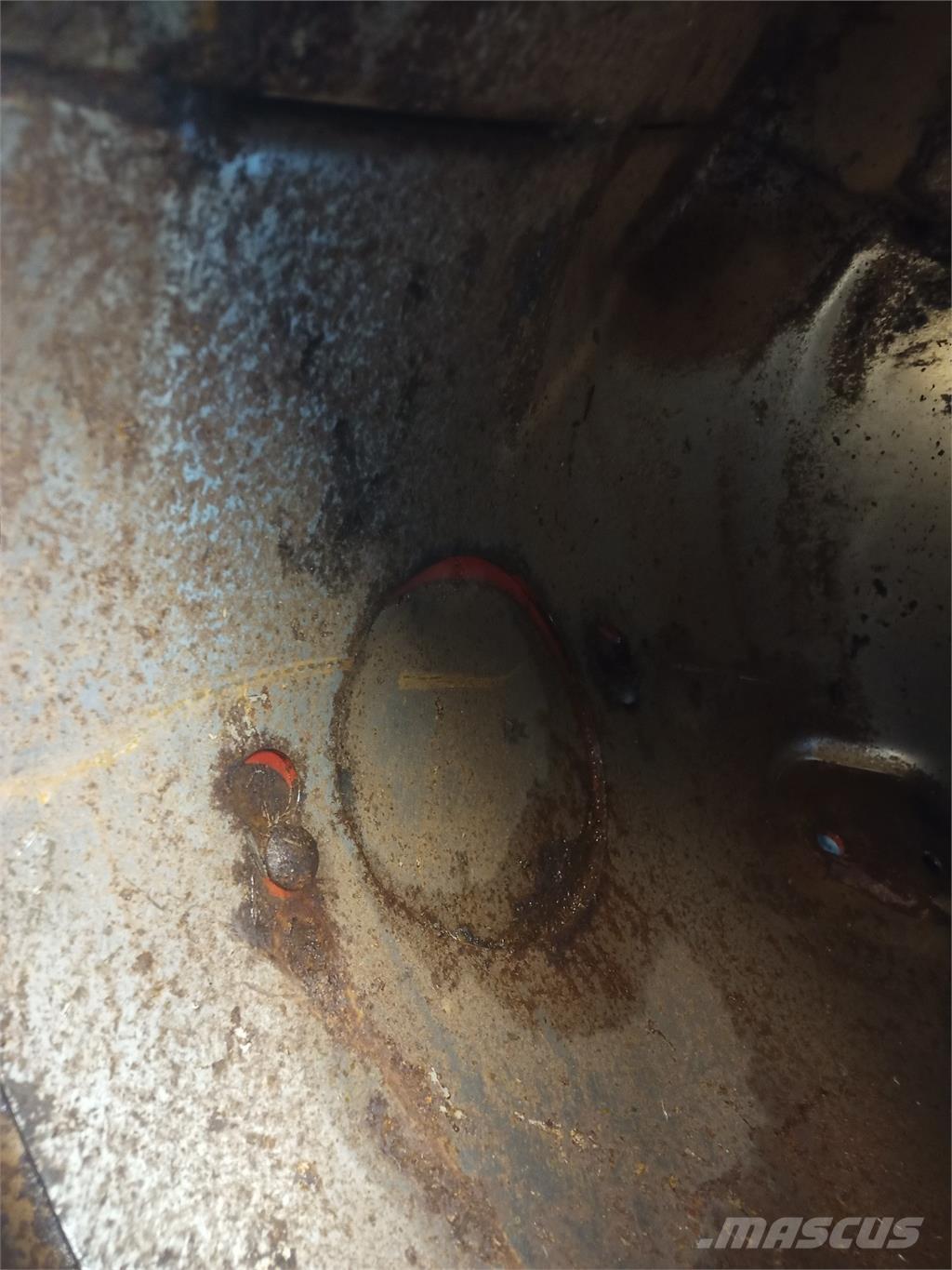 CASE 8010 Lisavarustus ja komponendid