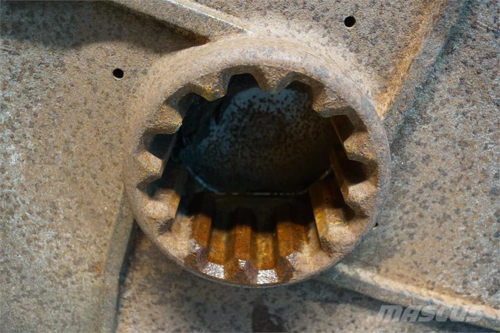 CASE 8010 Lisavarustus ja komponendid