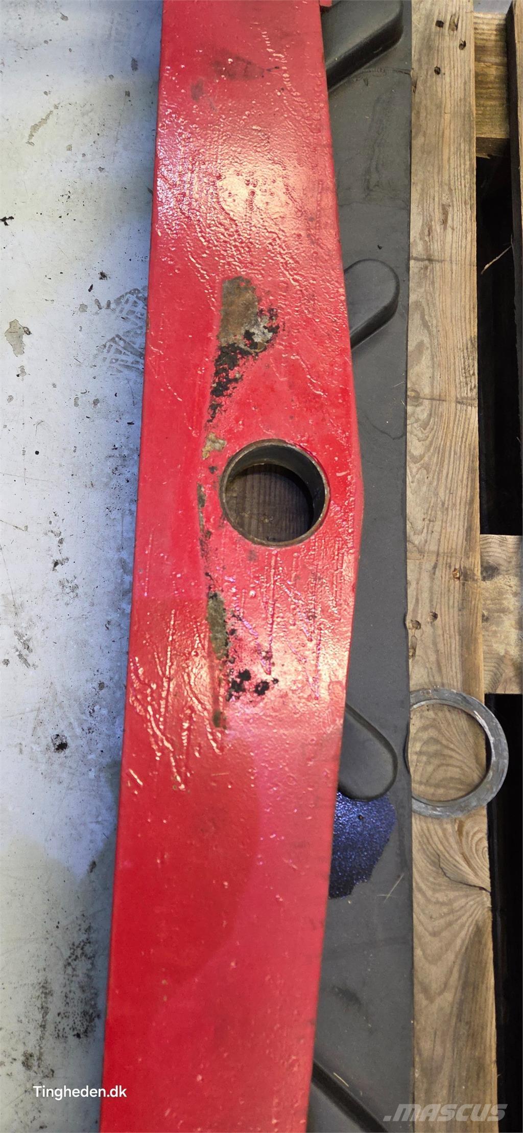 CASE 8010 Lisavarustus ja komponendid