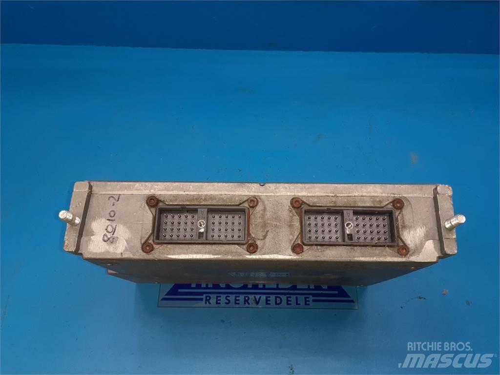 Case IH 8010 Elektroonikaseadmed