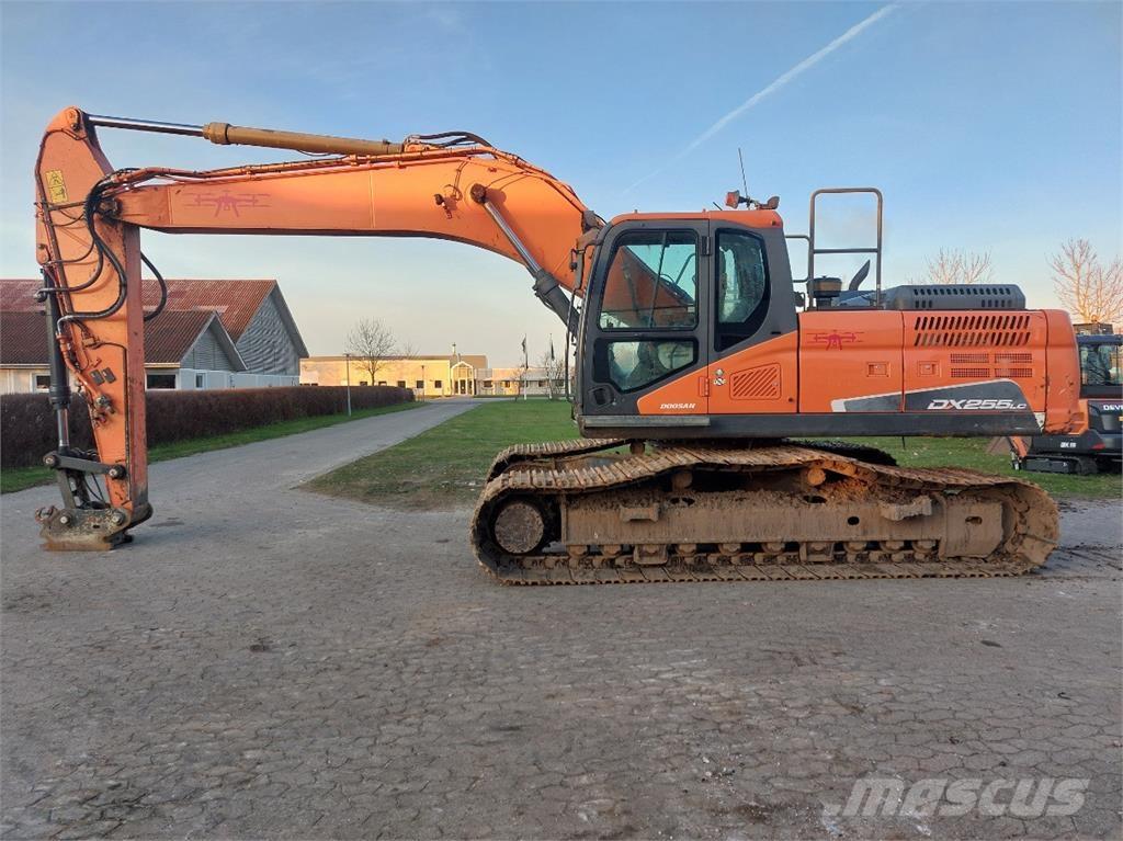 Doosan DX255LC-5 Roomikekskavaatorid