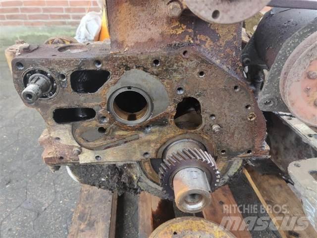 Ford Trader 590E Mootorid