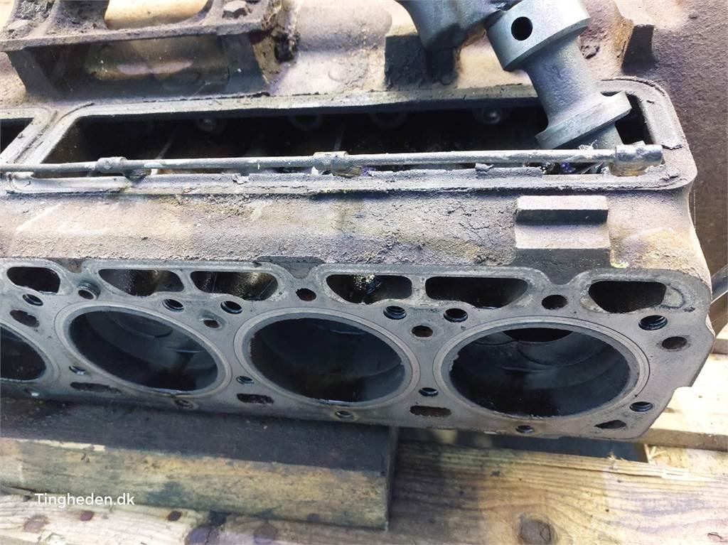 Ford Trader 590E Mootorid