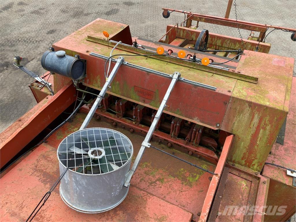 Hesston 4900 Heinapressid