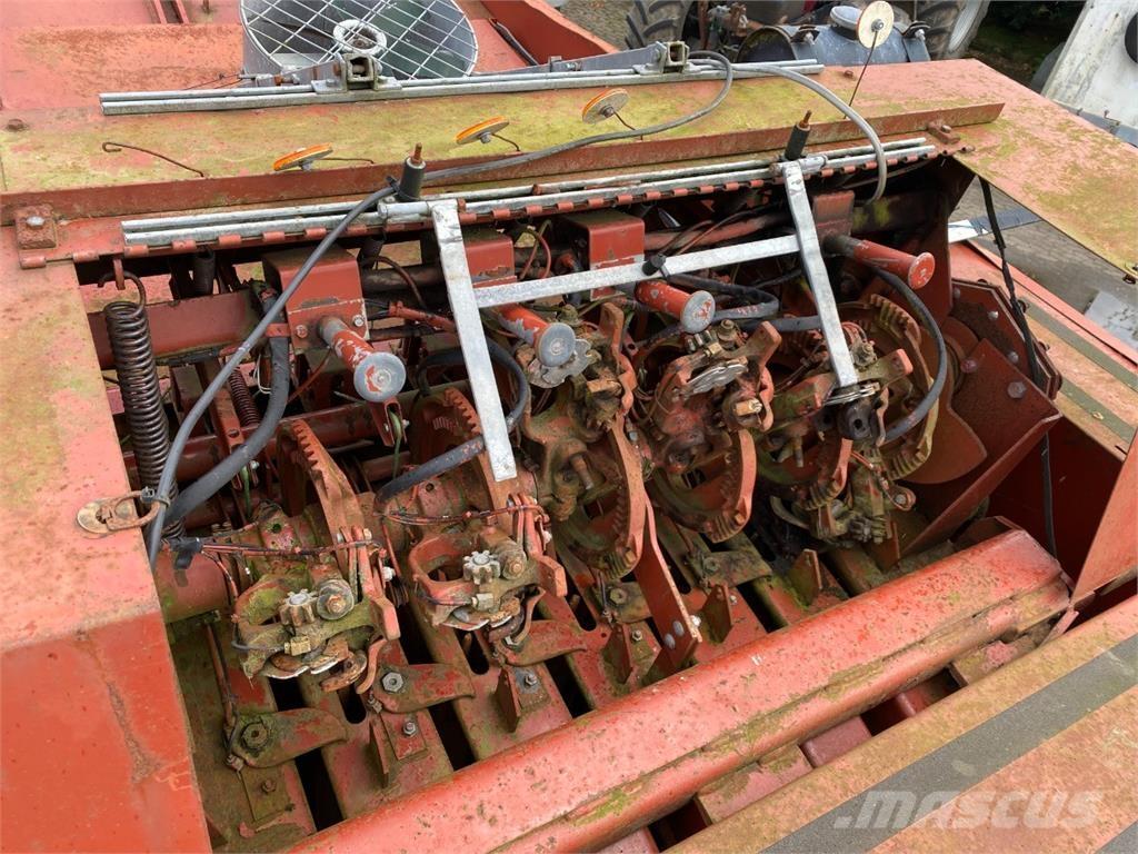 Hesston 4900 Heinapressid