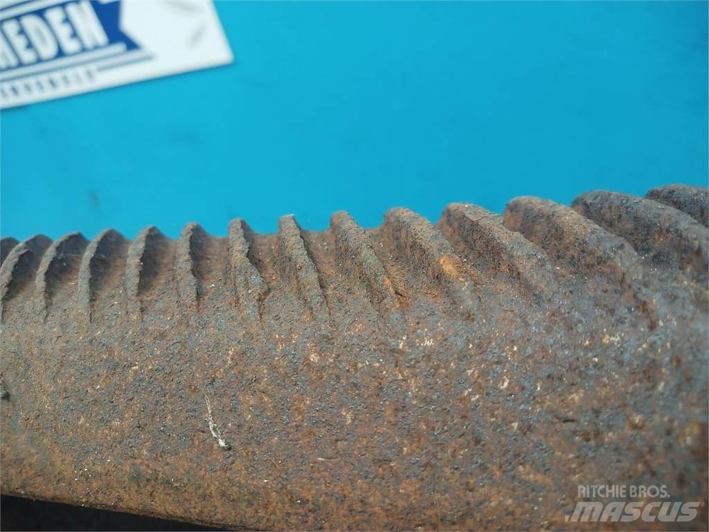 John Deere 1042 Lisavarustus ja komponendid