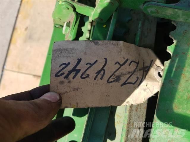John Deere 1052 Lisavarustus ja komponendid