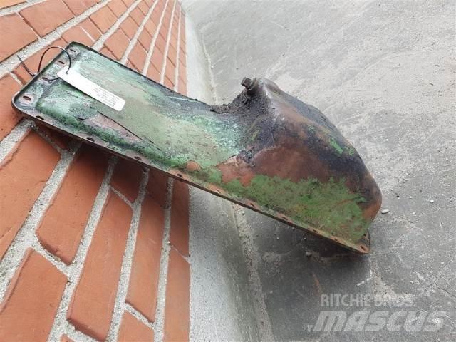 John Deere 1052 Mootorid