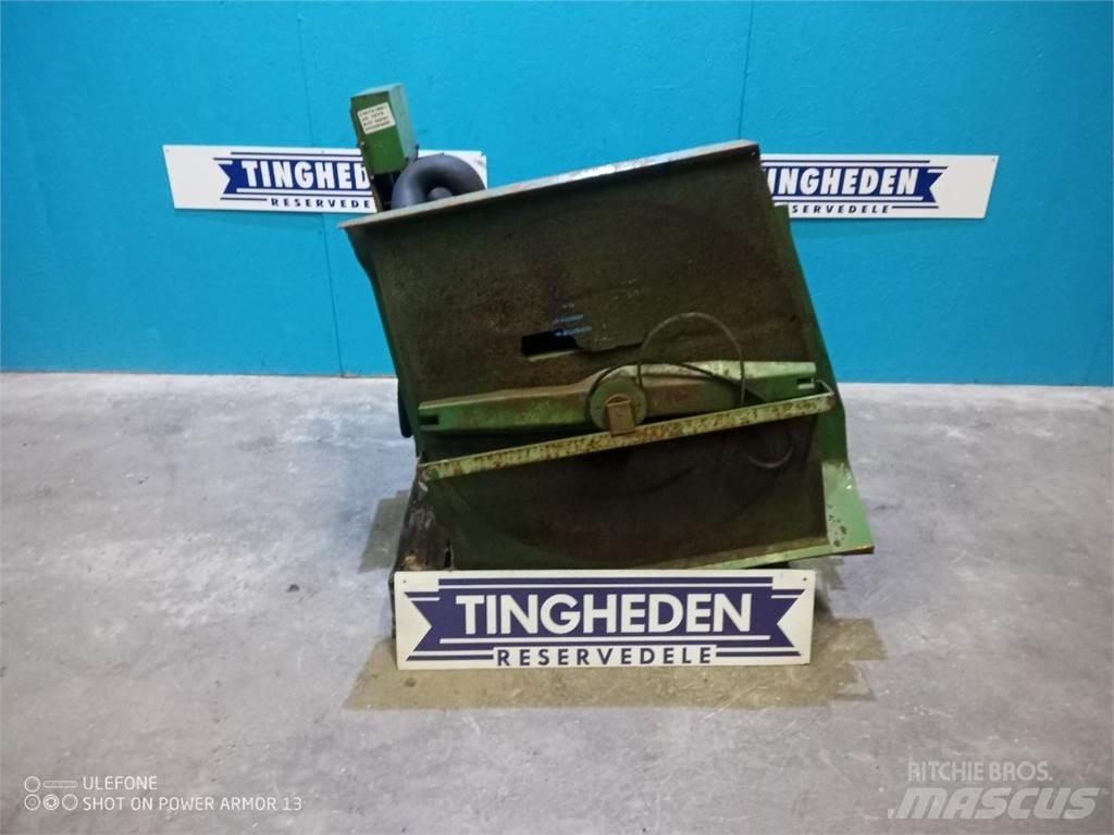 John Deere 1075 kabiinid