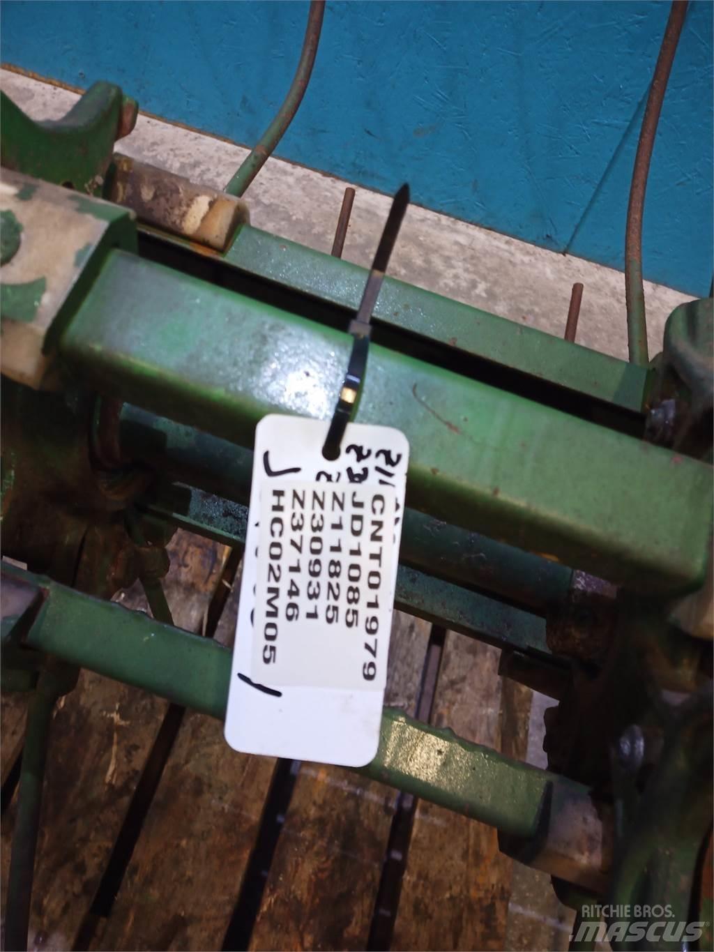 John Deere 1085 Lisavarustus ja komponendid