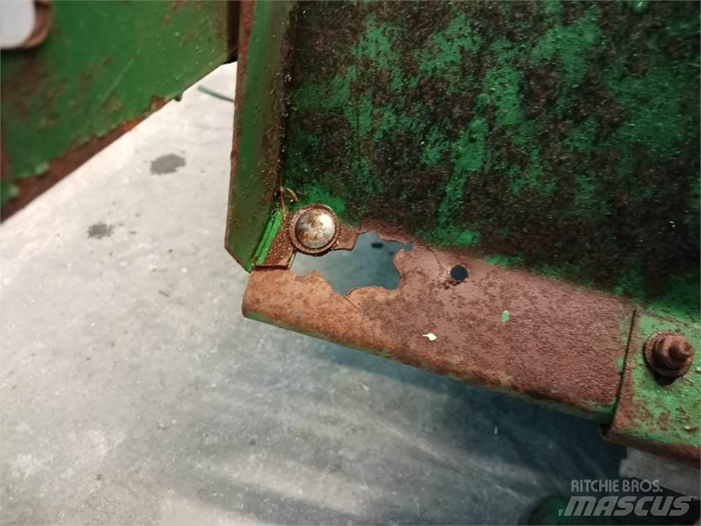 John Deere 1085 Liivapuisturid ja soolapuisturid