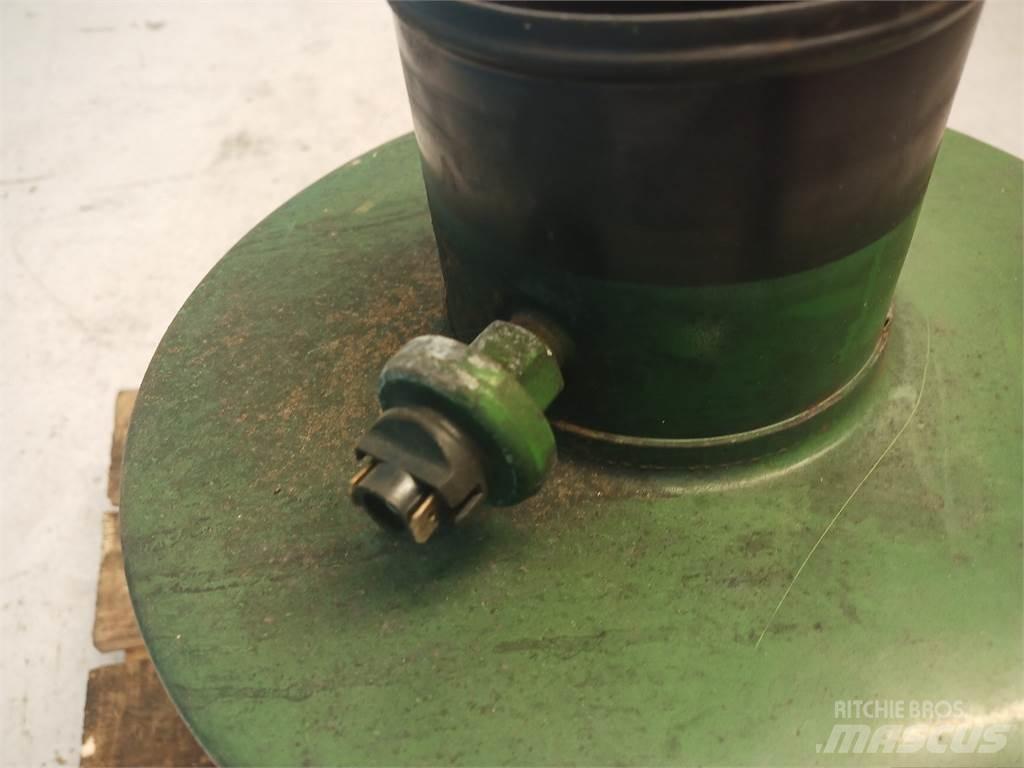 John Deere 2054 Mootorid