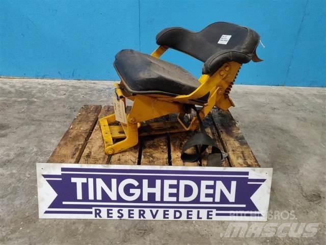 John Deere 310 kabiinid