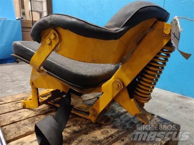 John Deere 310 kabiinid