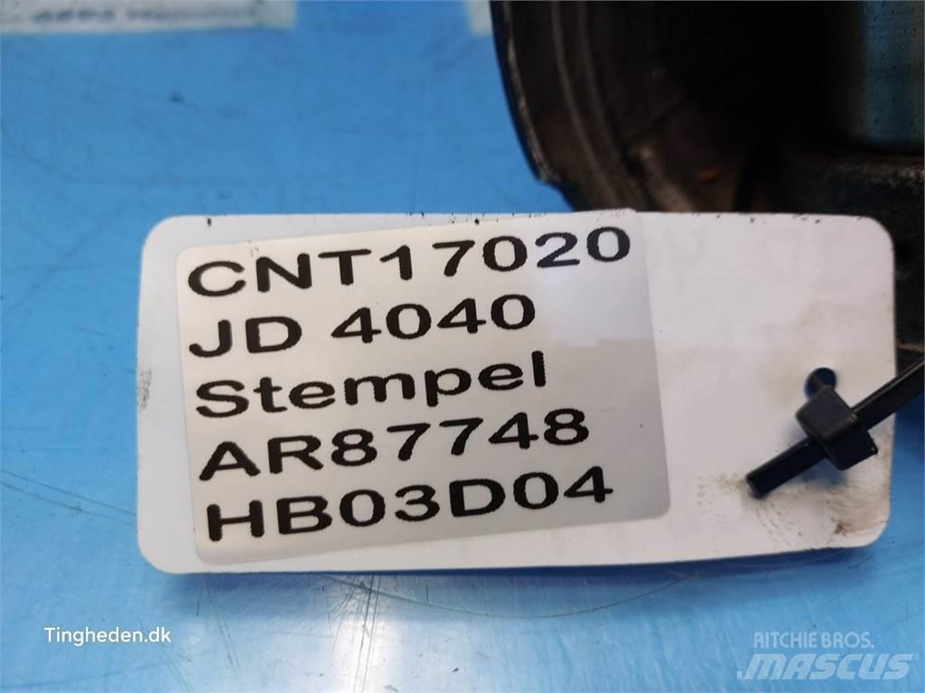 John Deere 4040 Mootorid