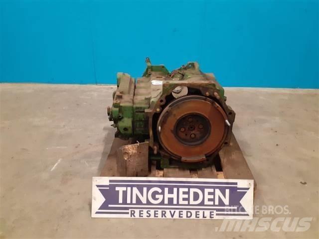 John Deere 4239 Mootorid