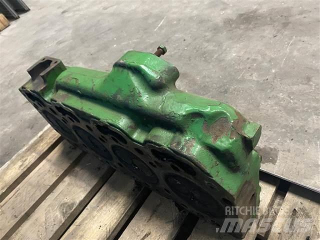 John Deere 4239 Mootorid