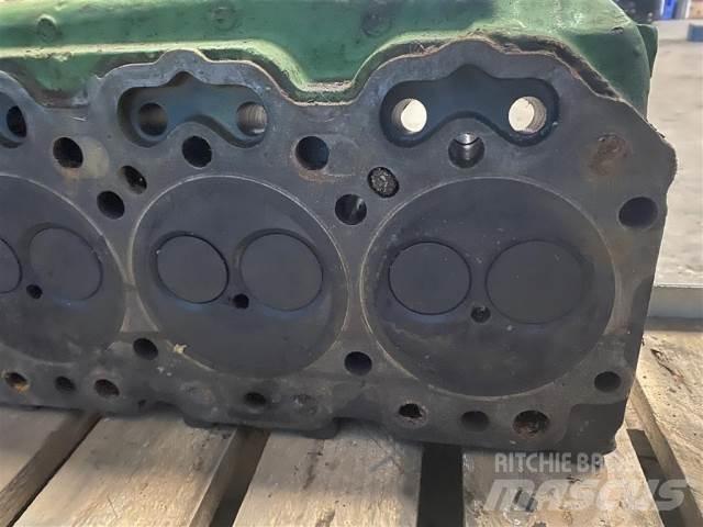 John Deere 4239 Mootorid