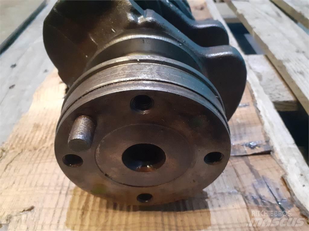 John Deere 4239 Mootorid