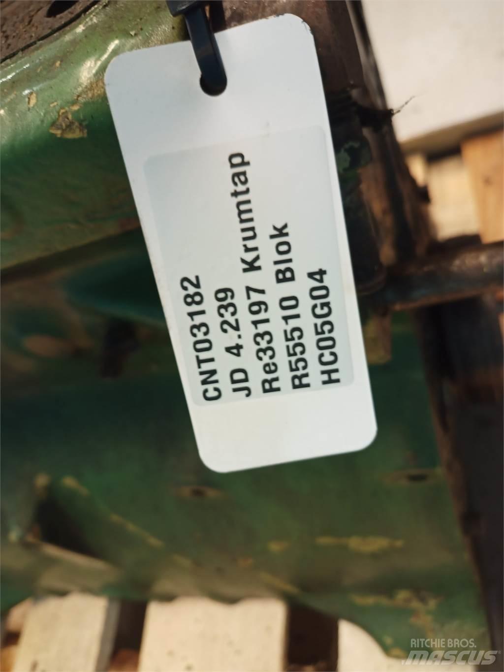 John Deere 4239 Mootorid