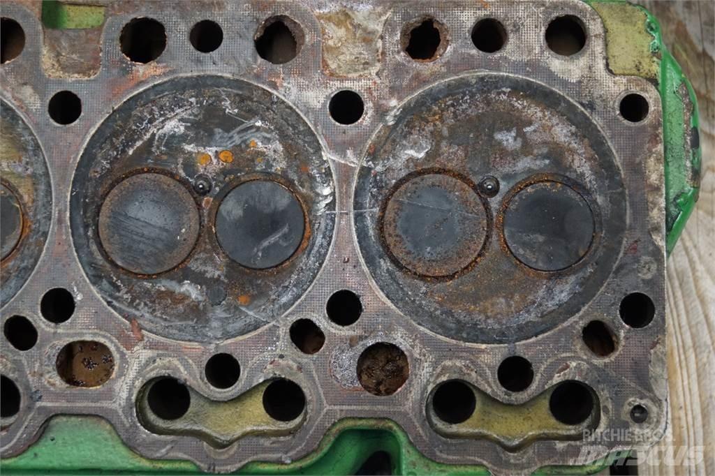 John Deere 4239 Mootorid