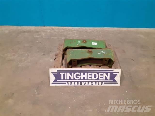 John Deere 4240 Esiraskused
