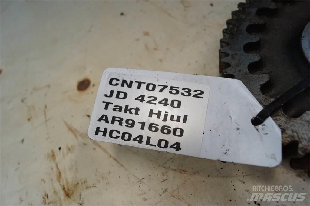 John Deere 4240S Mootorid